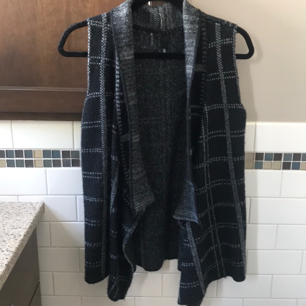 Light weight sweater vest